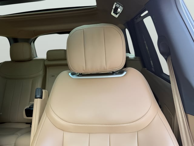 2025 Land Rover Range Rover SE - Photo 17