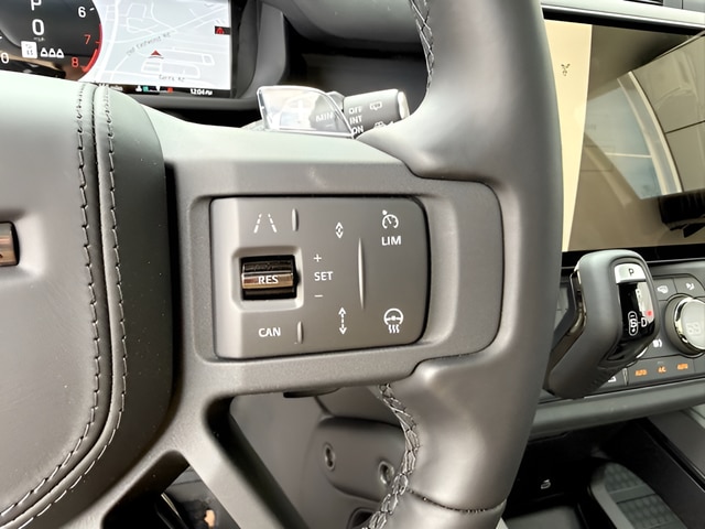 2026 Land Rover Defender OCTA - Photo 22