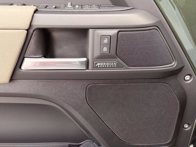 2026 Land Rover Defender X-Dynamic SE - Photo 11