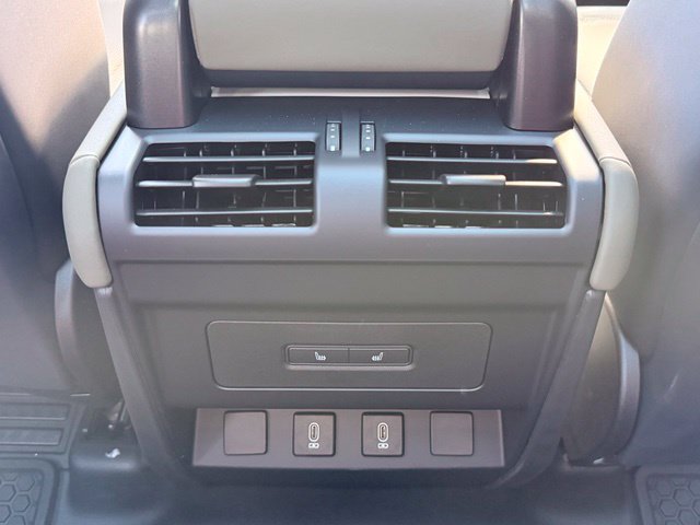 2026 Land Rover Defender X-Dynamic SE - Photo 30