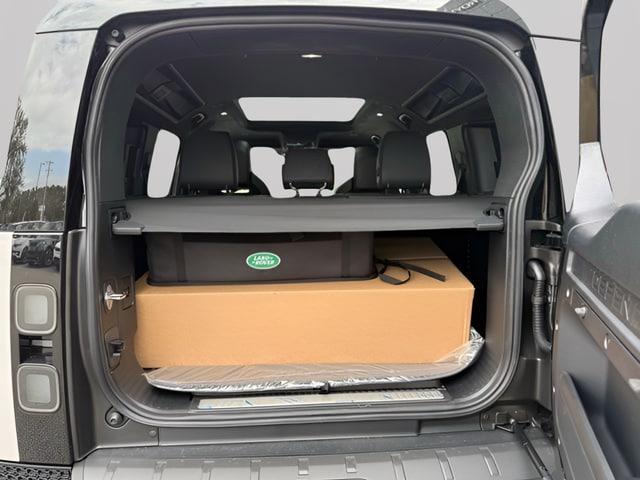 2026 Land Rover Defender OCTA - Photo 36