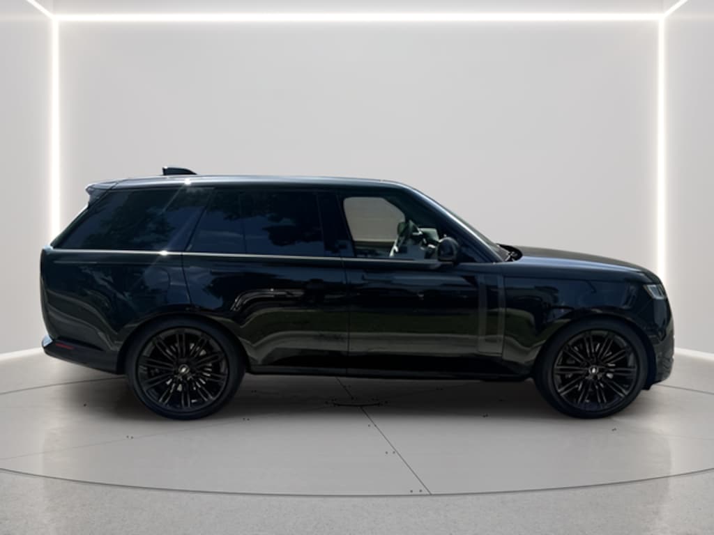 New 2025 Land Rover Range Rover SE SUV