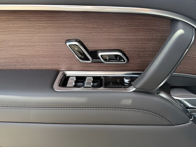 2026 Land Rover Range Rover SE - Photo 12