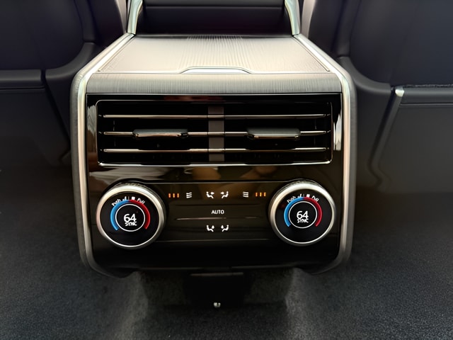 2026 Land Rover Range Rover Autobiography - Photo 36