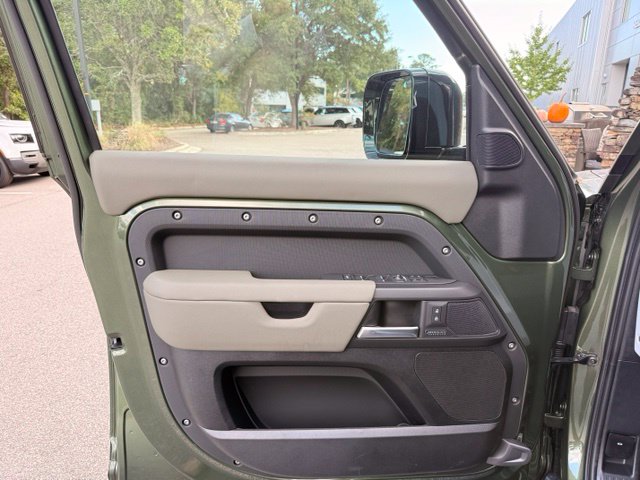2026 Land Rover Defender X-Dynamic SE - Photo 10