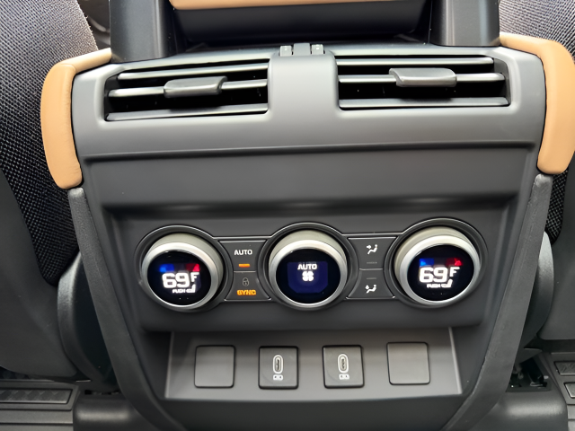2026 Land Rover Defender V8 - Photo 25