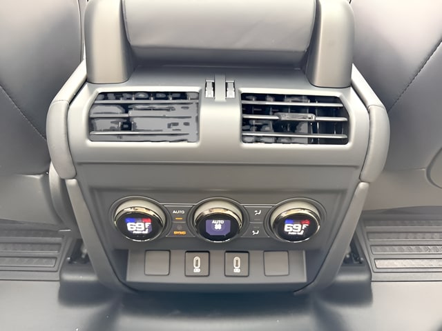 2026 Land Rover Defender OCTA - Photo 34
