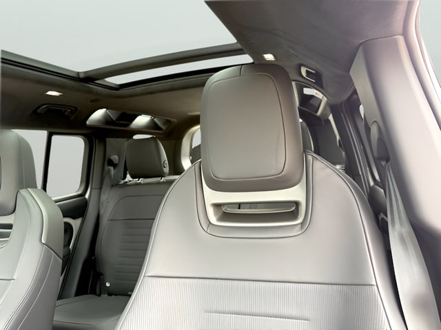 2026 Land Rover Defender OCTA - Photo 19