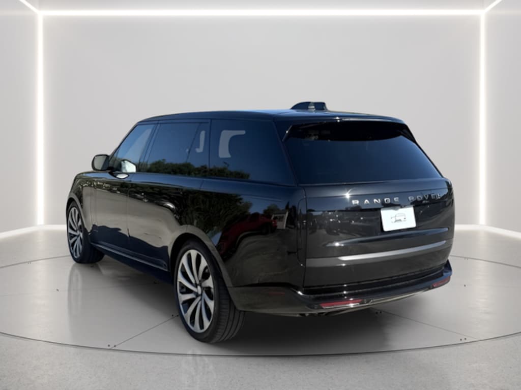 New 2025 Land Rover Range Rover SE LWB 7-Seat SUV
