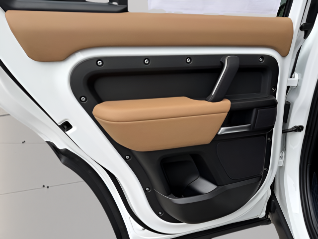 2026 Land Rover Defender V8 - Photo 23