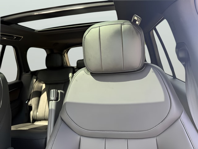 2026 Land Rover Range Rover SE - Photo 16