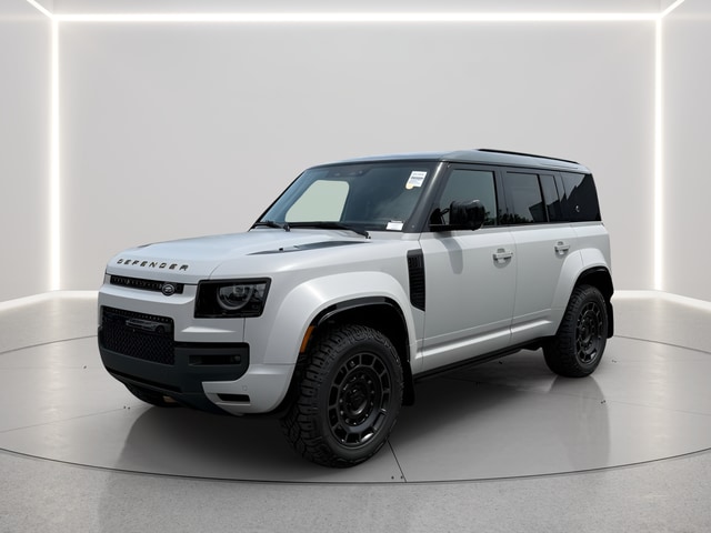 2026 Land Rover Defender 110 OCTA P635's photo