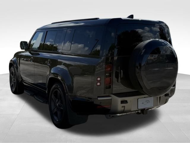 2025 Land Rover Defender 130 X-Dynamic SE photo 3