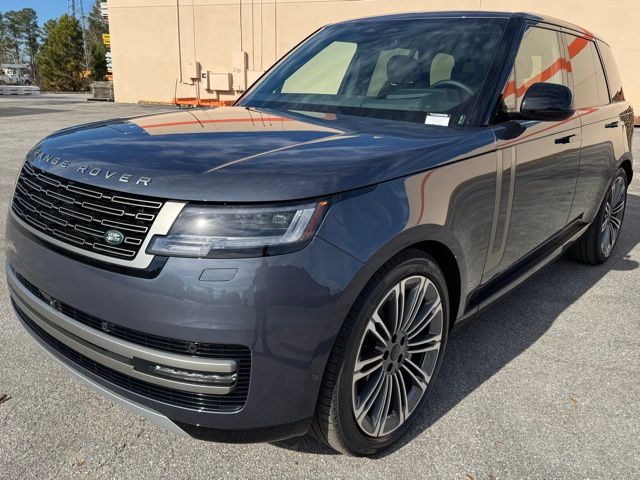 2026 Land Rover Range Rover SE's photo