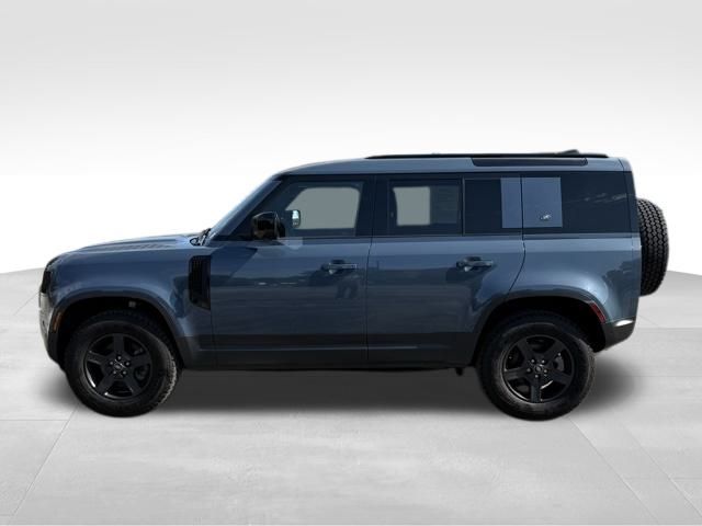 2023 Land Rover Defender 110 Standard photo 2