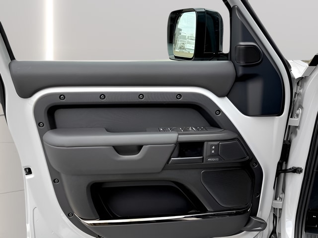 2026 Land Rover Defender OCTA - Photo 15