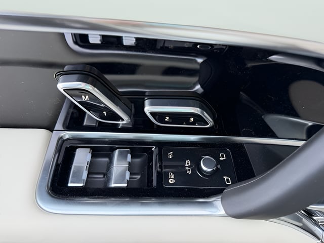 2026 Land Rover Range Rover SE - Photo 16