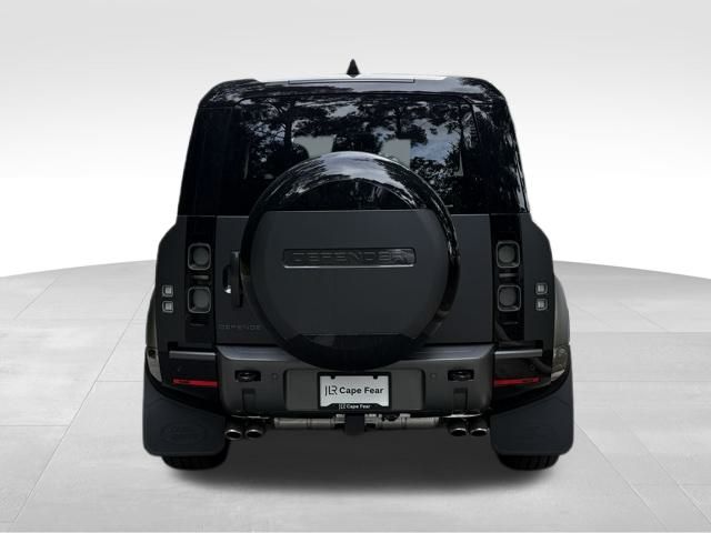 2025 Land Rover Defender 90 V8 photo 4