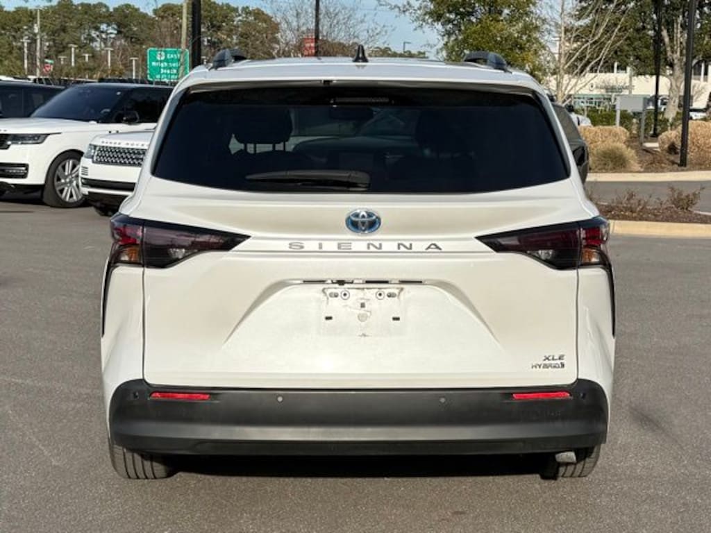 Used 2023 Toyota Sienna XLE Minivan/Van