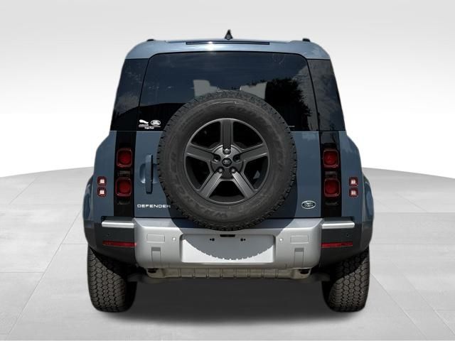2023 Land Rover Defender 110 Standard photo 4