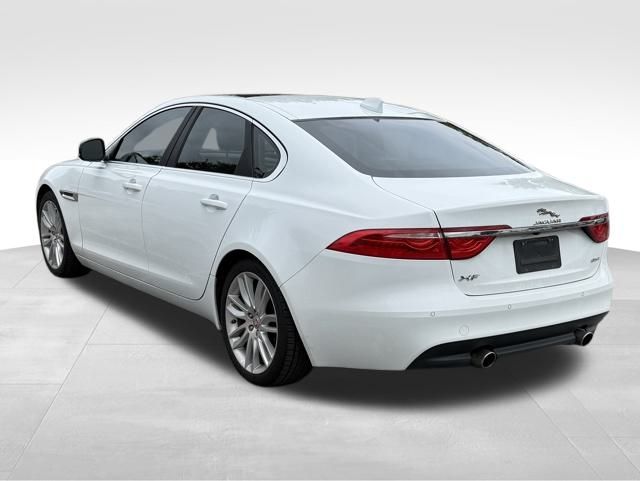 2016 Jaguar XF 35t Prestige photo 2