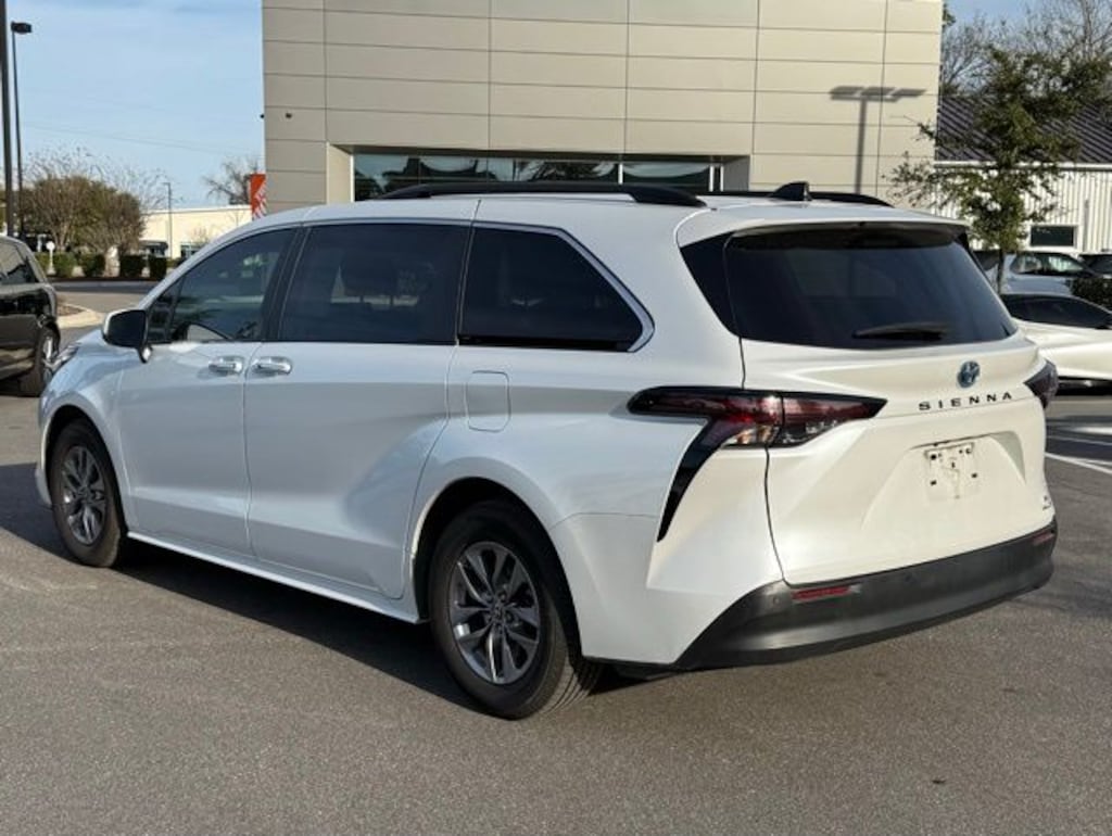 Used 2023 Toyota Sienna XLE Minivan/Van