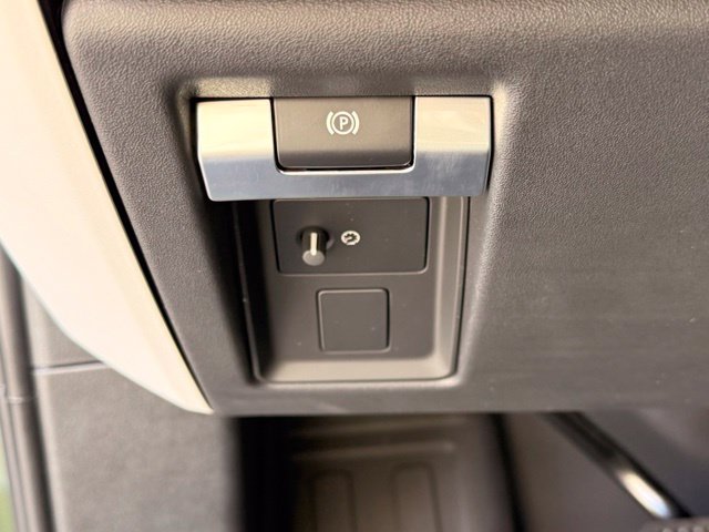 2026 Land Rover Defender X-Dynamic SE - Photo 17