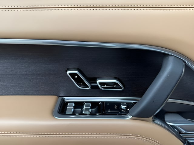 2025 Land Rover Range Rover SE - Photo 12