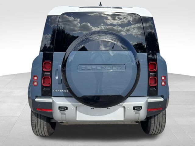 2025 Land Rover Defender 110 S photo 3