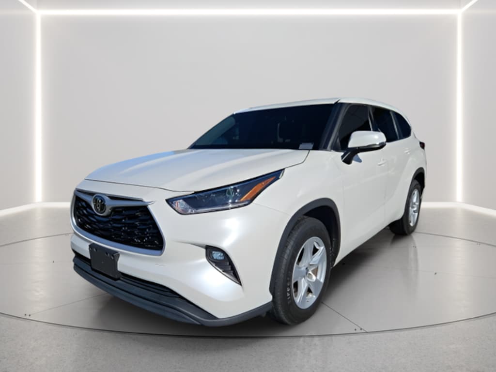 Used 2021 Toyota Highlander LE SUV
