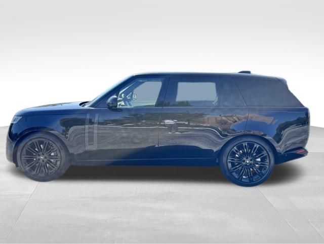 2025 Land Rover Range Rover SE photo 2