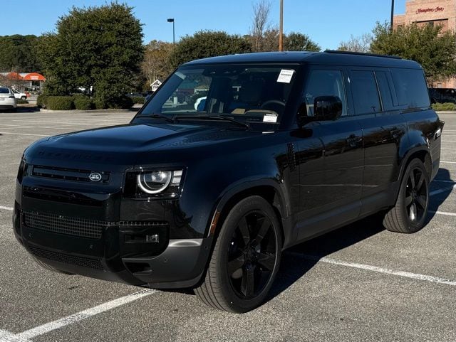 2026 Land Rover Defender S's photo