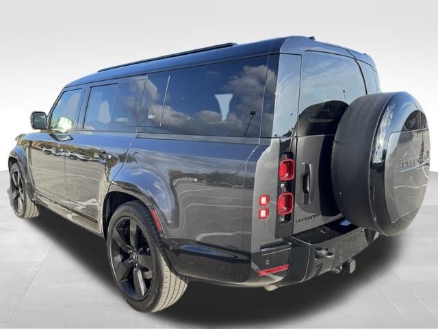 2024 Land Rover Defender X-Dynamic SE photo 3