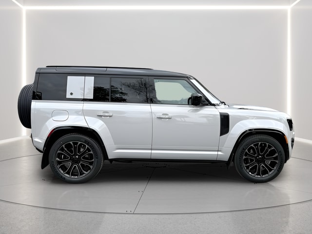 2026 Land Rover Defender OCTA - Photo 6