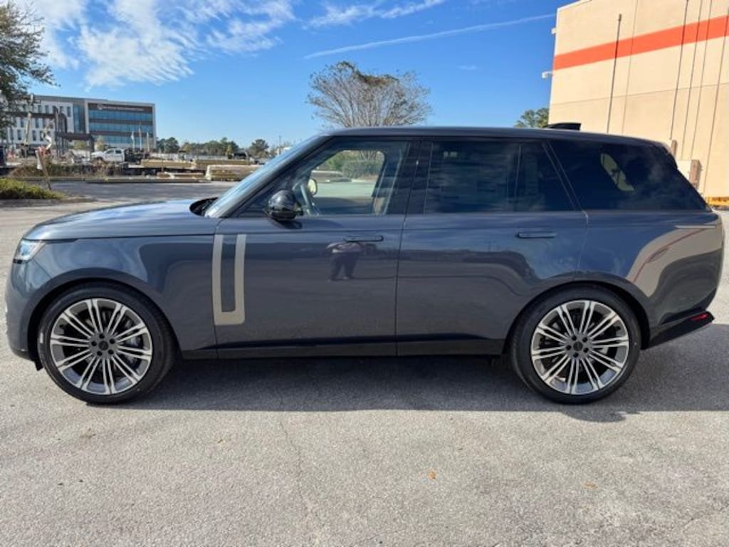New 2026 Land Rover Range Rover SE SUV