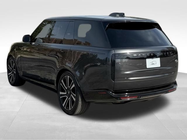 2023 Land Rover Range Rover SE photo 3