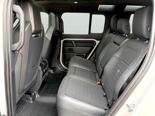 2026 Land Rover Defender OCTA - Photo 35