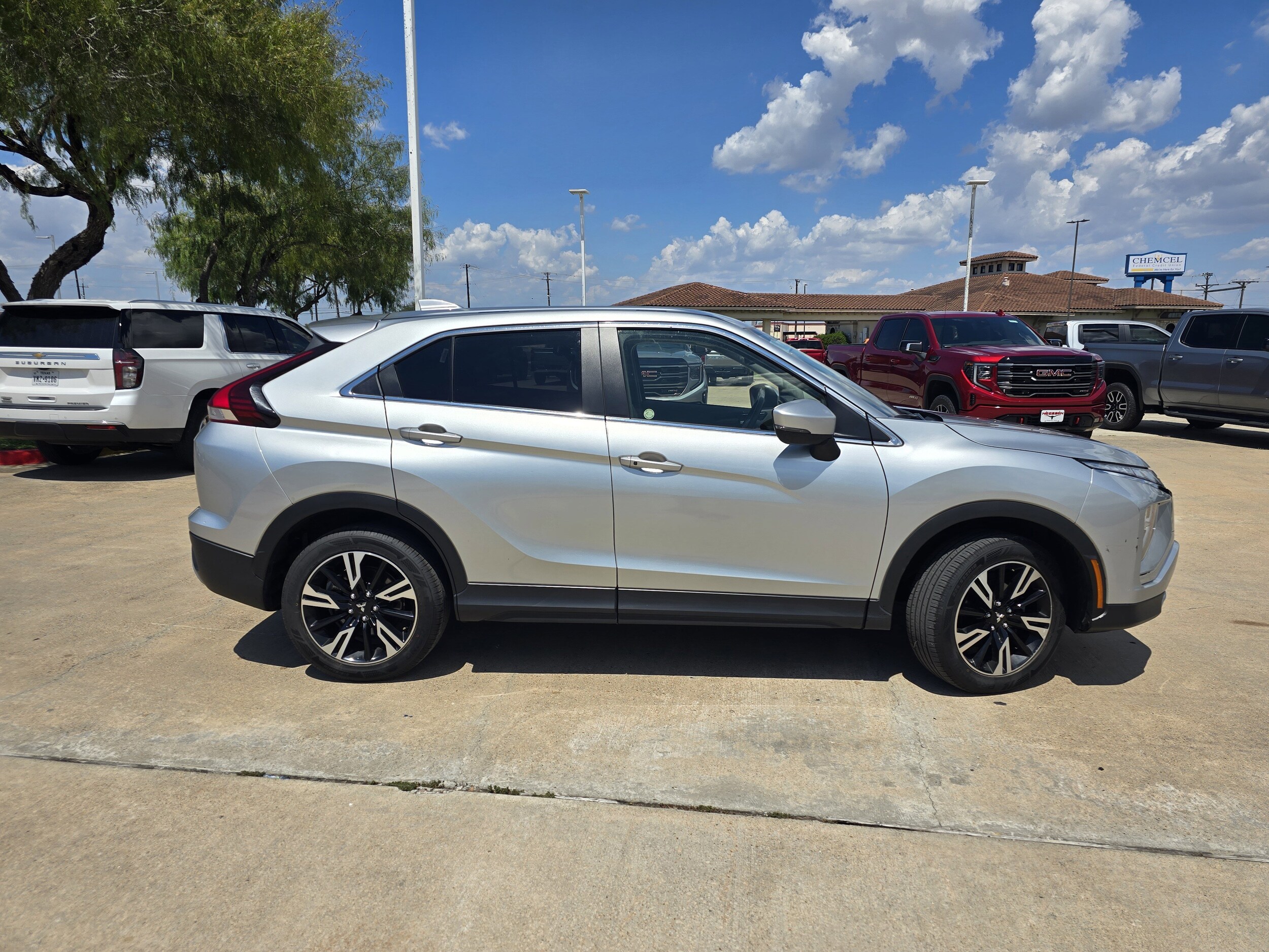 2024 Mitsubishi Eclipse Cross SE photo 2