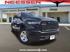 2026 Ram 1500 TRADESMAN CREW CAB 4X4 5'7 BOX Pickup