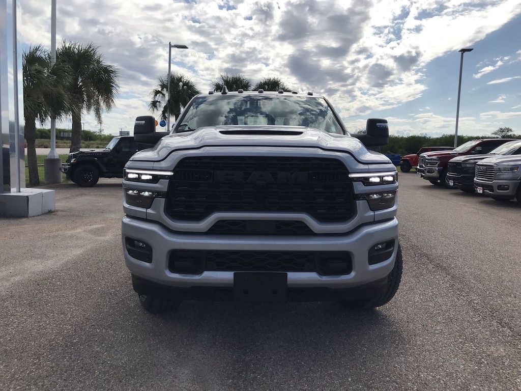 New 2026 Ram 3500 LIMITED CREW CAB 4X4 6'4 BOX Pickup