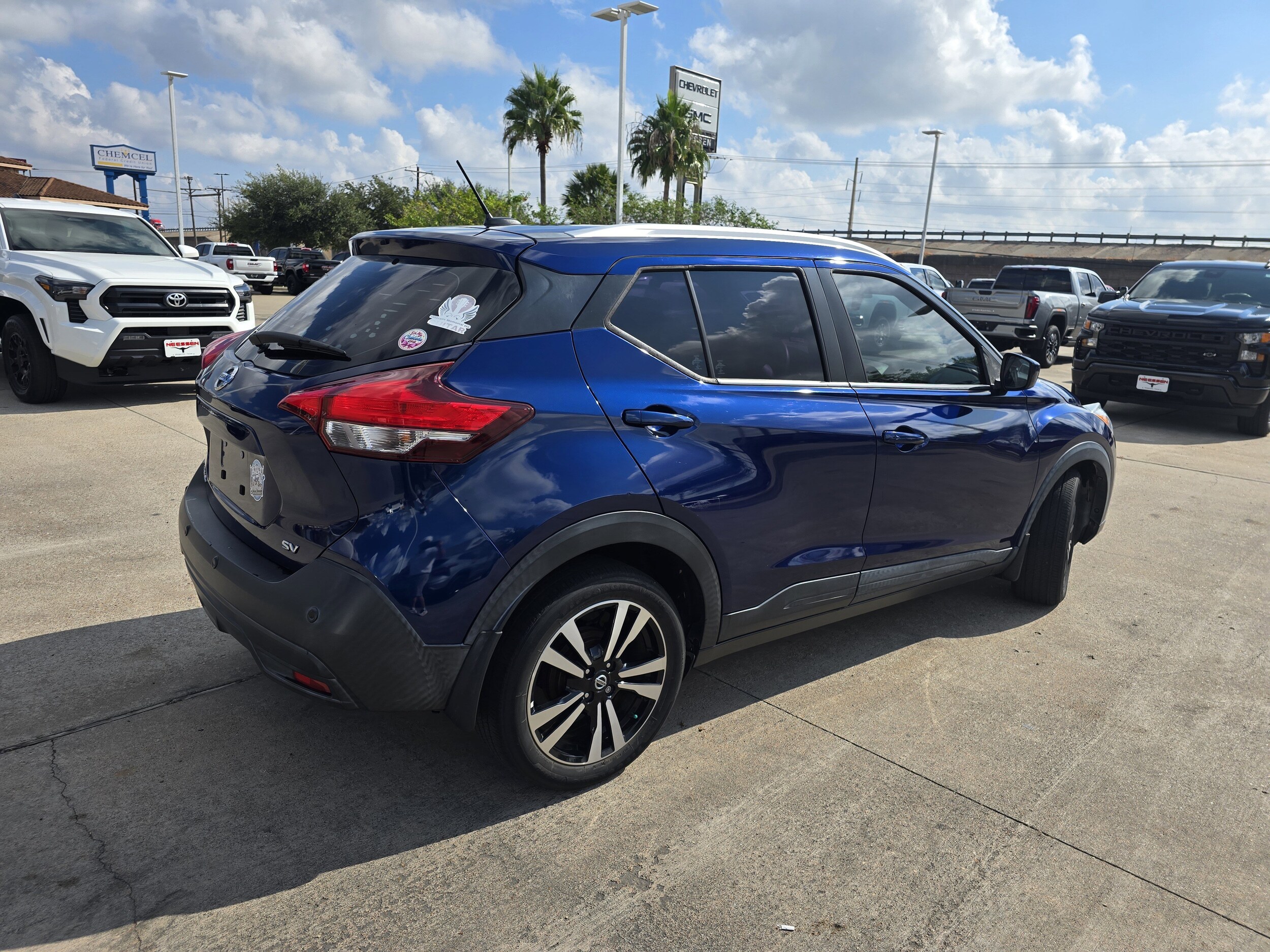 2020 Nissan Kicks SV photo 2