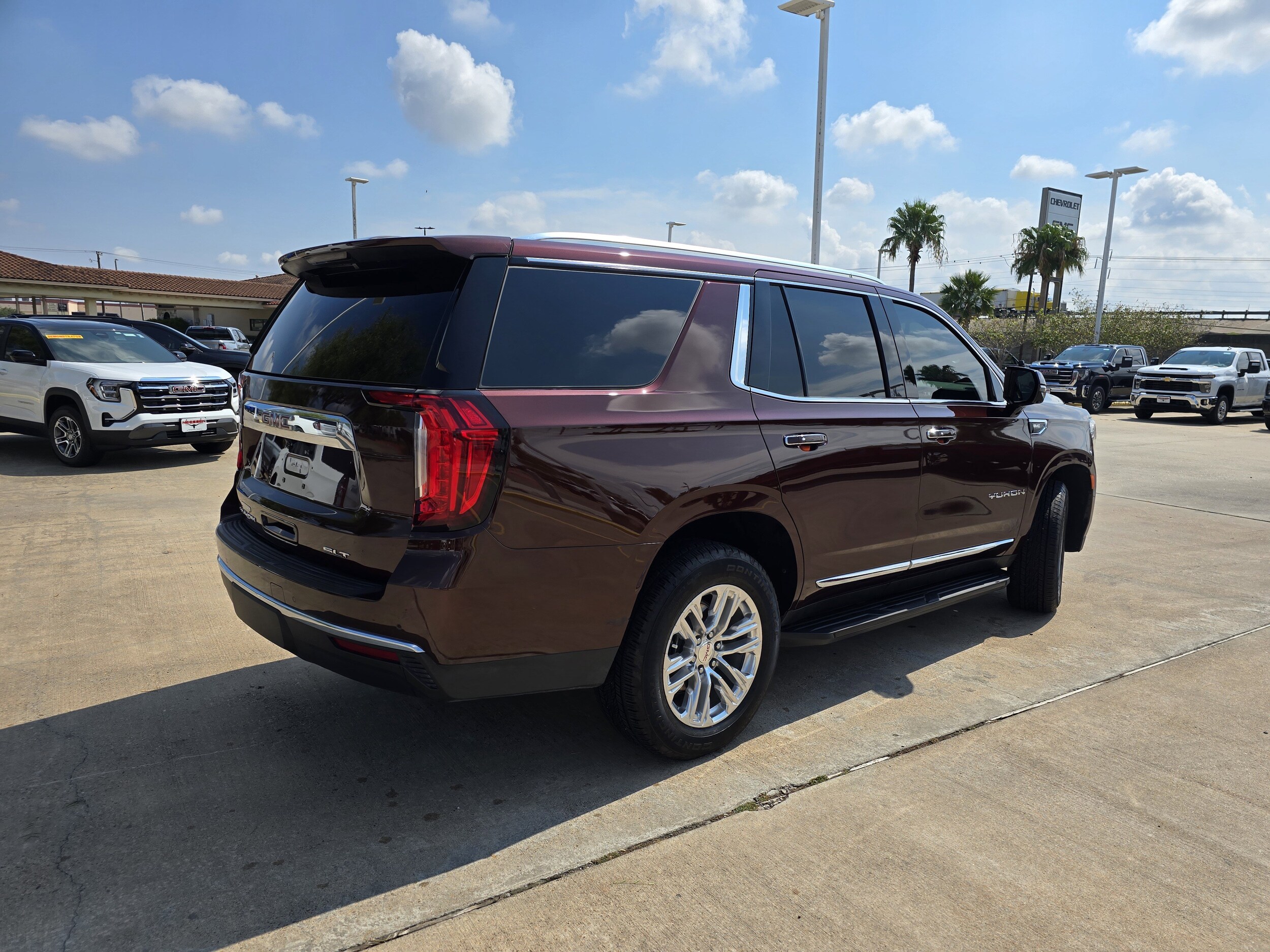 2023 Gmc Yukon SLT photo 2