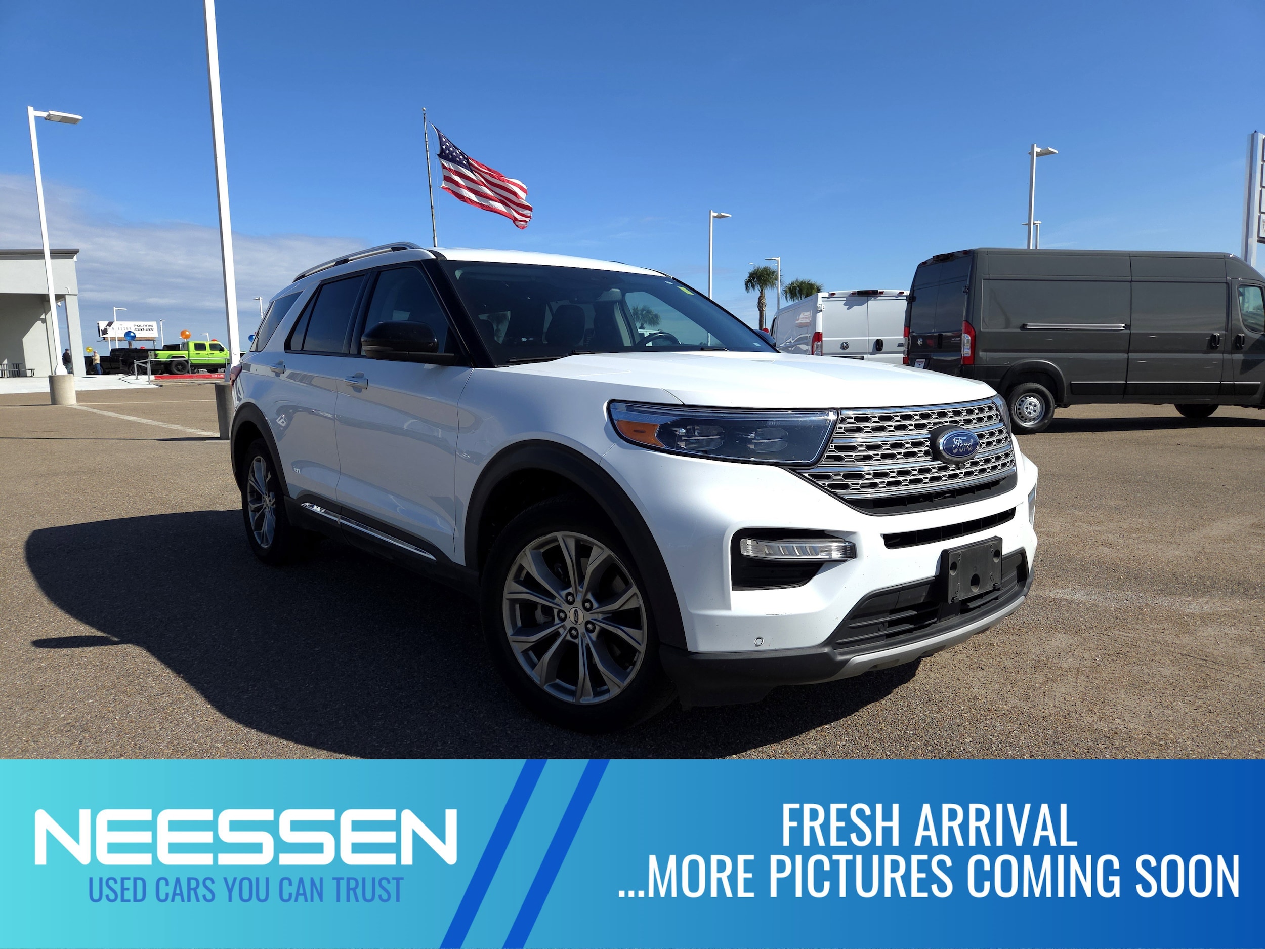 2022 Ford Explorer Limited's photo