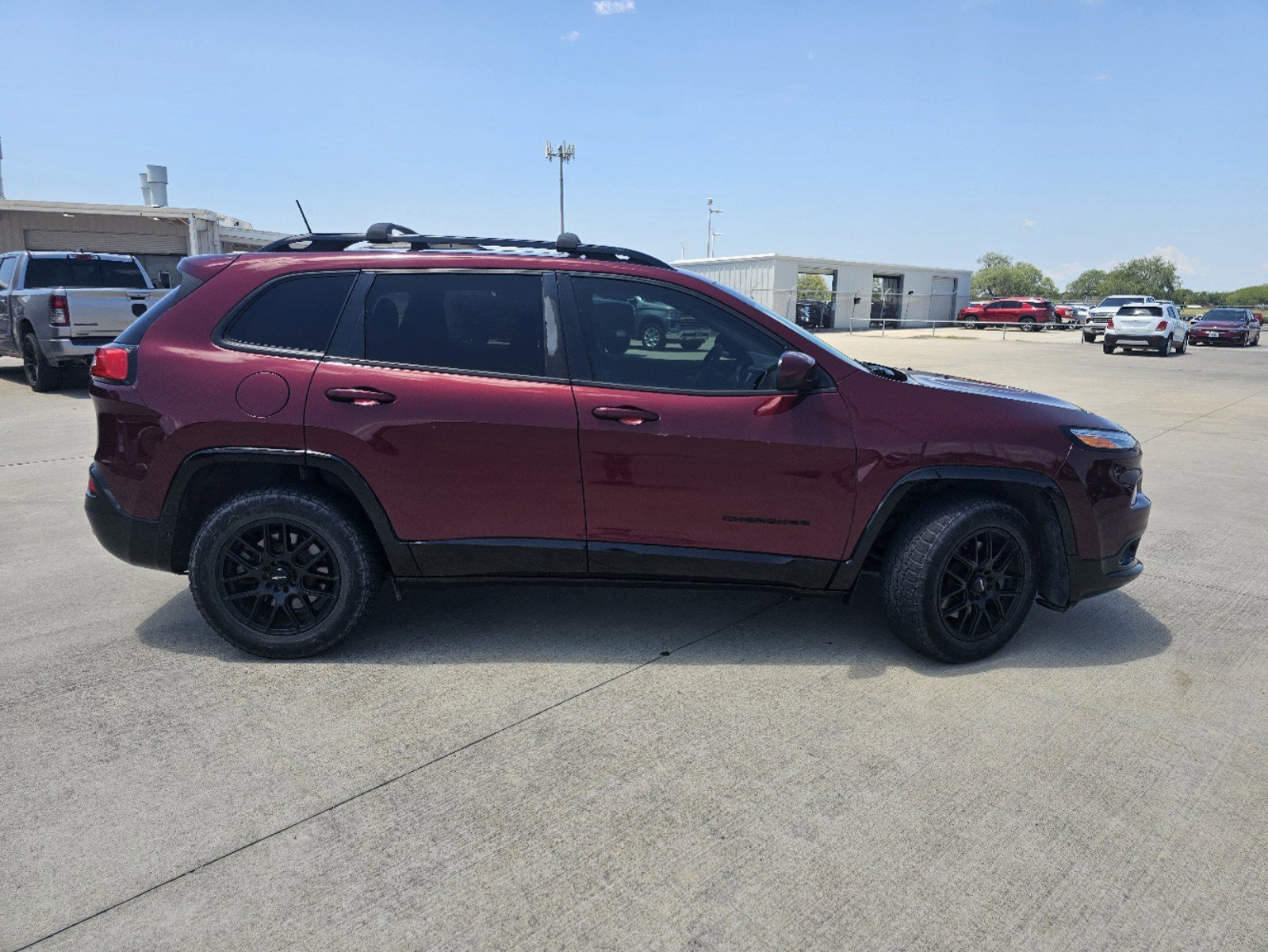 Used 2018 Jeep Cherokee Tech Connect with VIN 1C4PJMCB6JD603285 for sale in Kingsville, TX