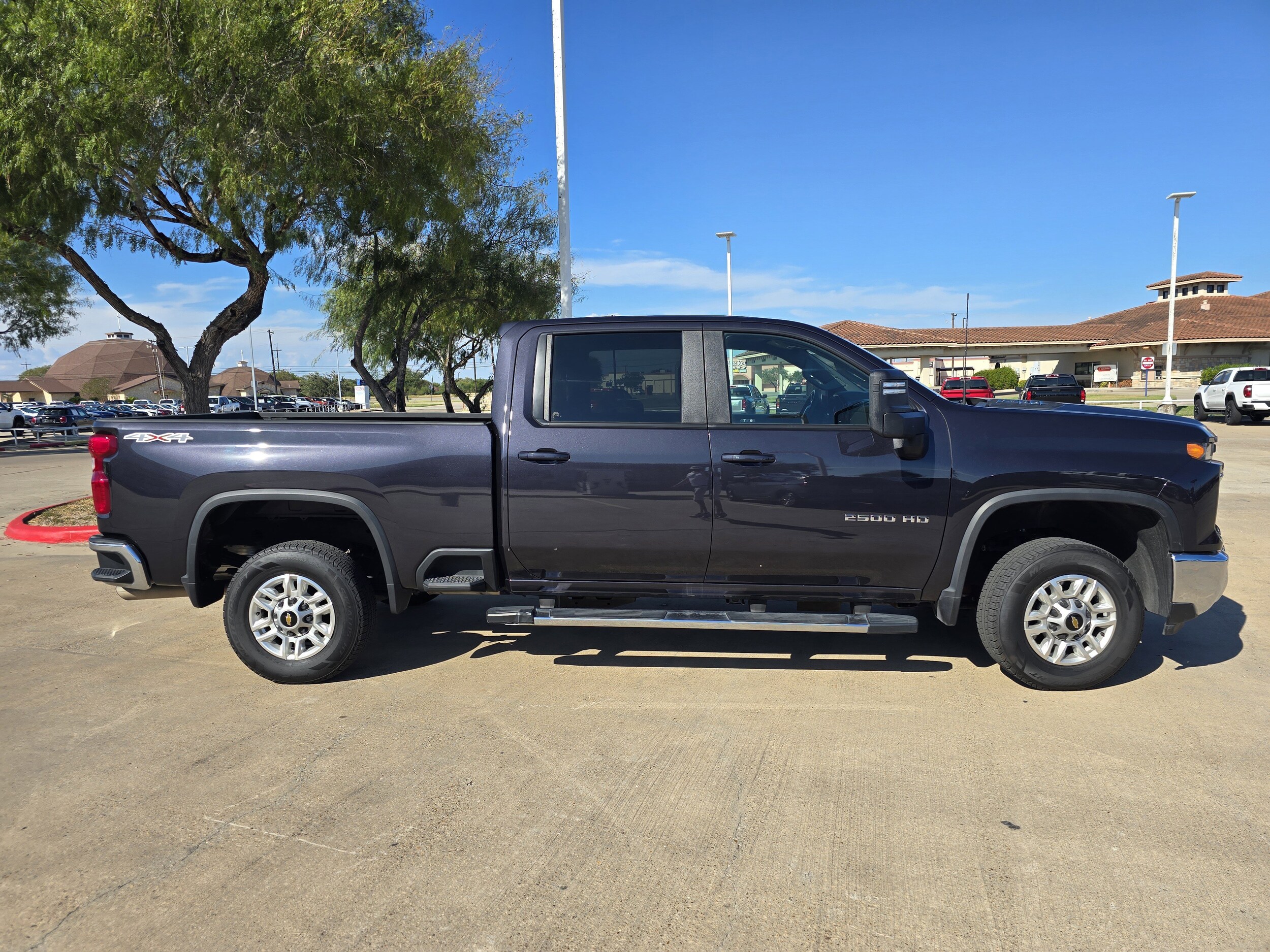 2024 Chevrolet Silverado 2500HD LT photo 2