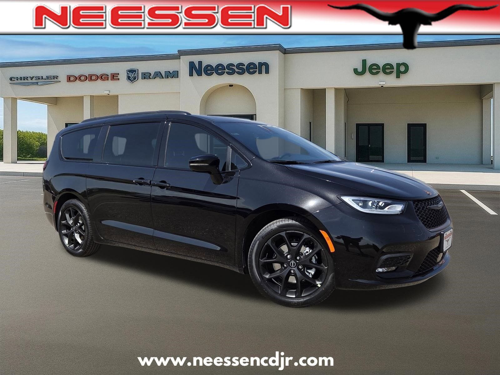 2026 Chrysler Pacifica Select's photo