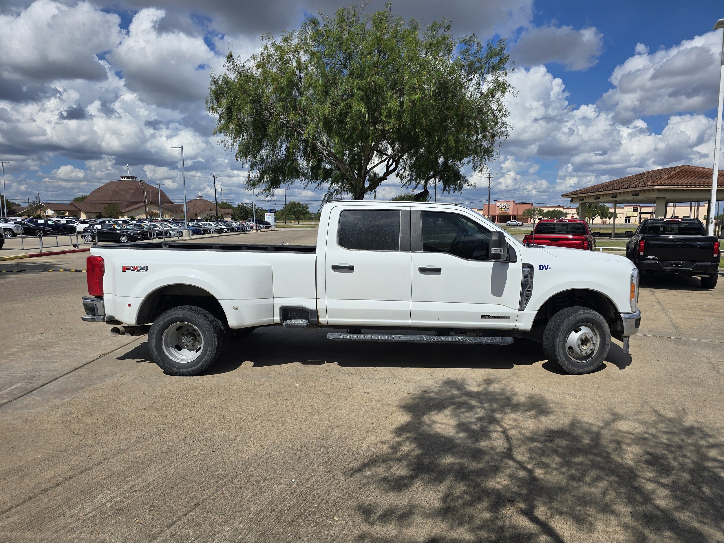 2023 Ford F-350 photo 2