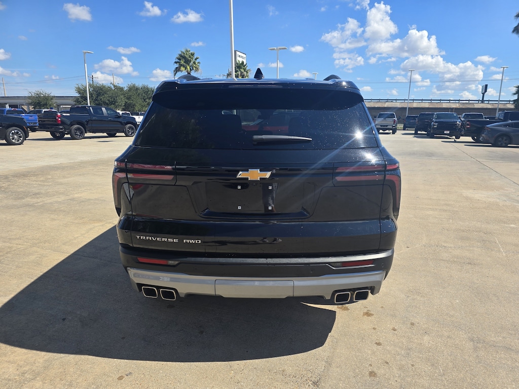 Used 2025 Chevrolet Traverse LT SUV