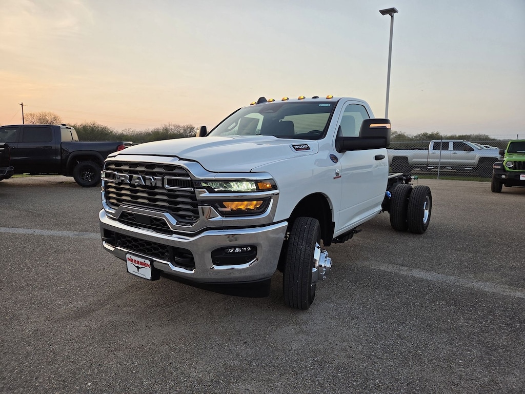New 2026 Ram 3500 Chassis Cab TRADESMAN REGULAR 4X4 60' CA Pickup