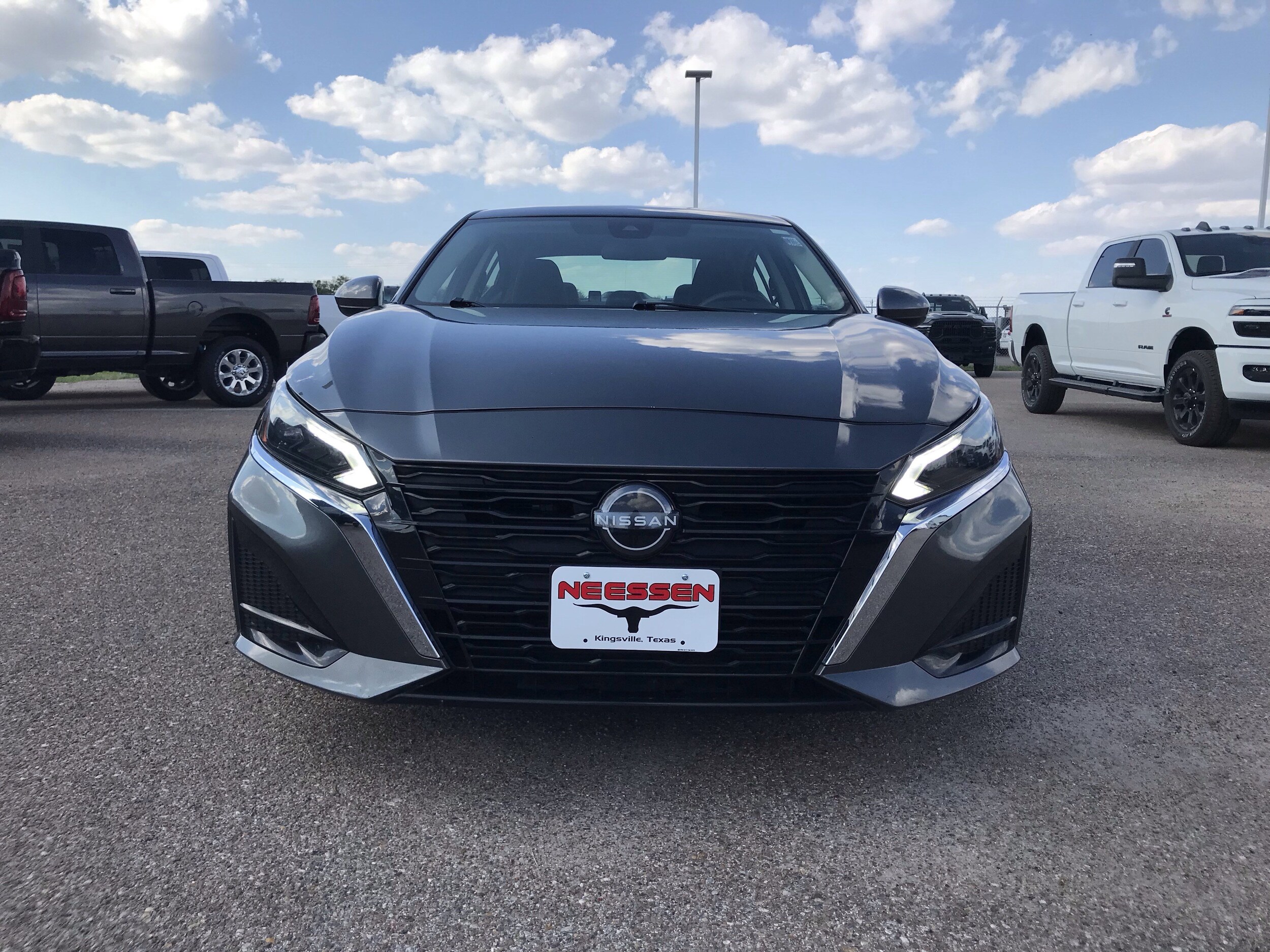 2023 Nissan Altima 2.5 SV photo 2